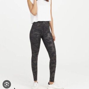 Spanx Faux Leather Camo Leggings Black Grey High Rise Shiny Gloss Matte Women XL